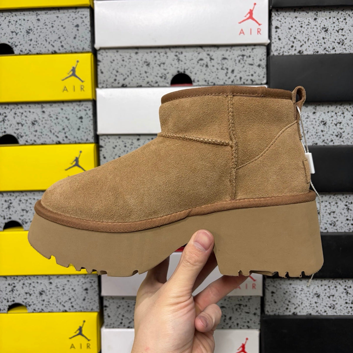 UGG Classic Mini Lace Platform Boot – Women's Chunky Sole Suede Boot in Chestnut