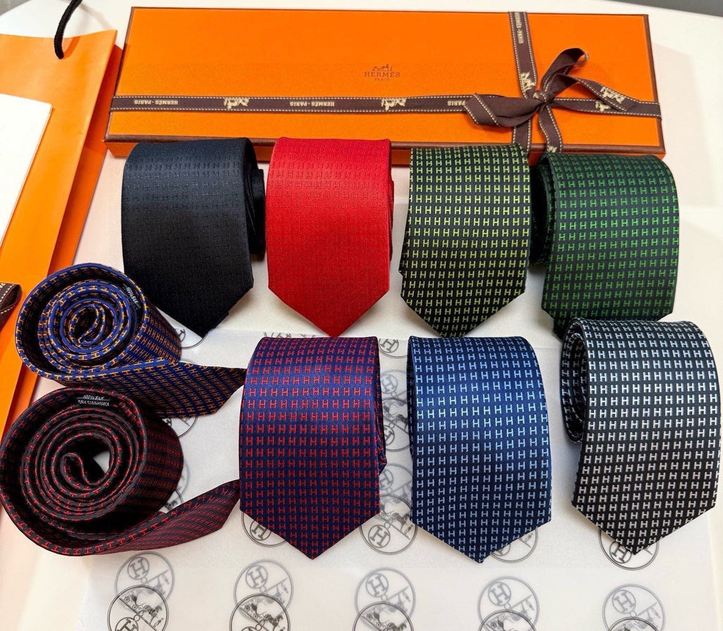Hermes Style Men's Solid and Micro Pattern Silk Tie