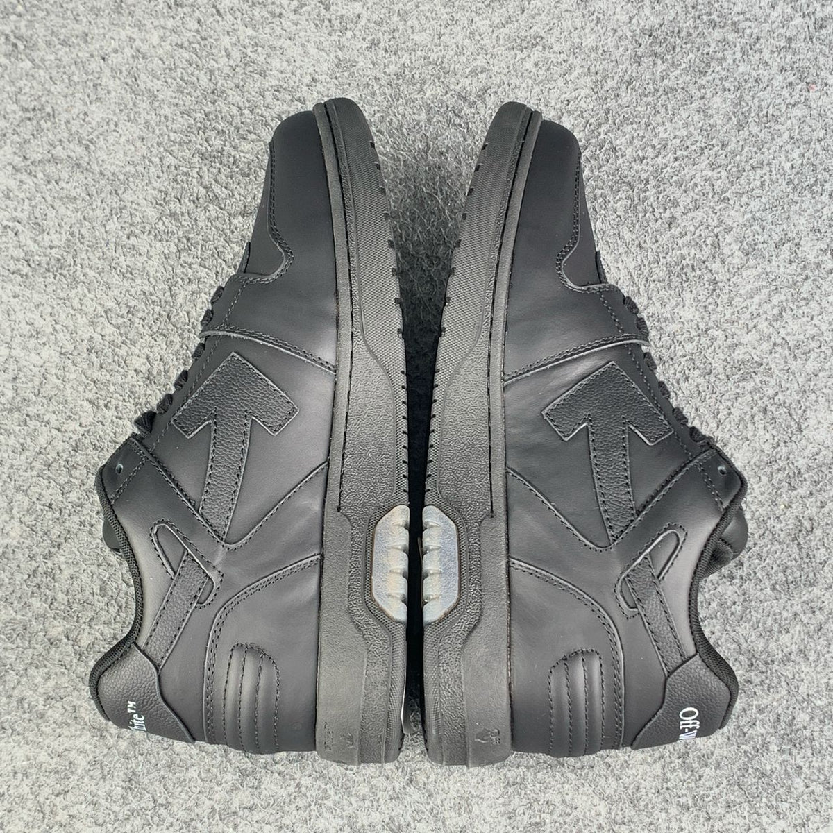 Off-White Out Of Office 'For Walking - Black White'