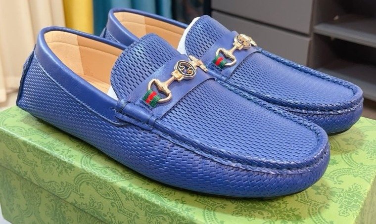 Gucci Men's Blue Textured Hardware Loafers